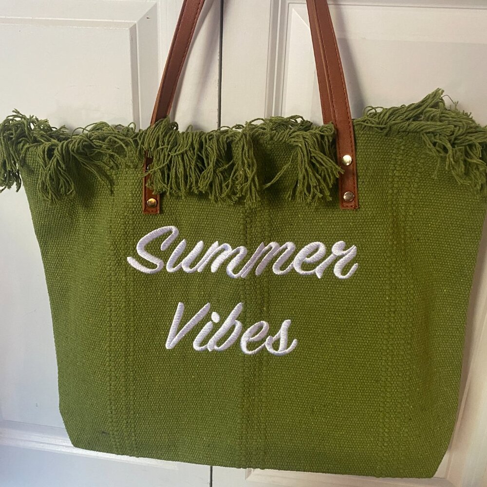 NWT CHARTRUESE  SUMMER VIBES BEACH BAG TOTE